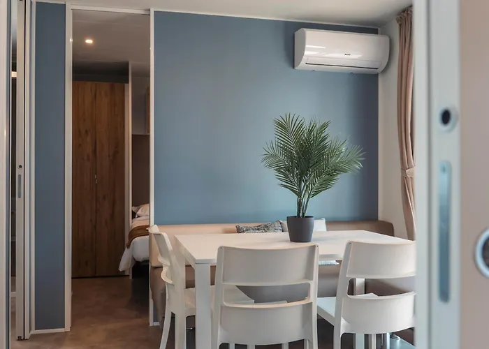 Domvs Glamp ホリデーパーク バヴェーノ